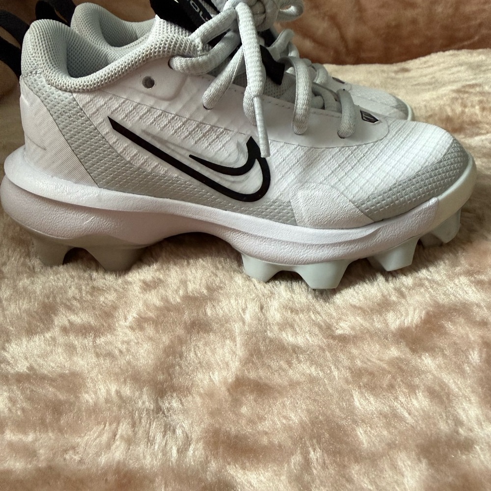 Nike White and Black Baseball Cleats